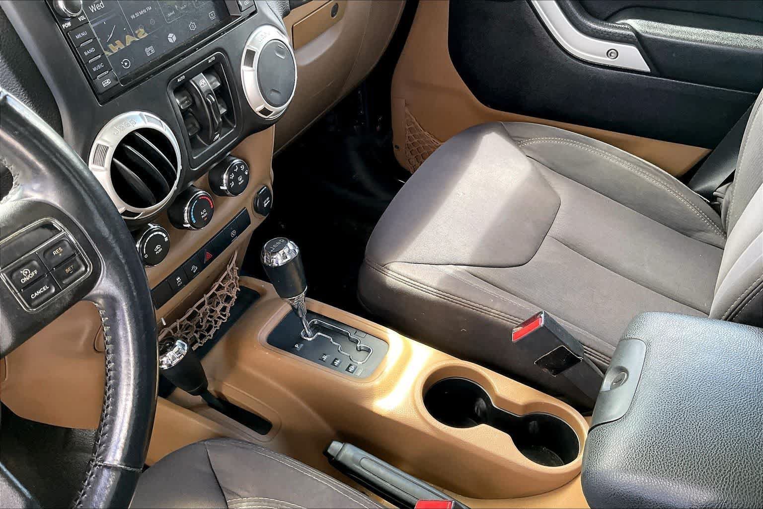 Used 2013 Jeep Wrangler Unlimited Sahara w/ Connectivity Group AWD/4WD image 16