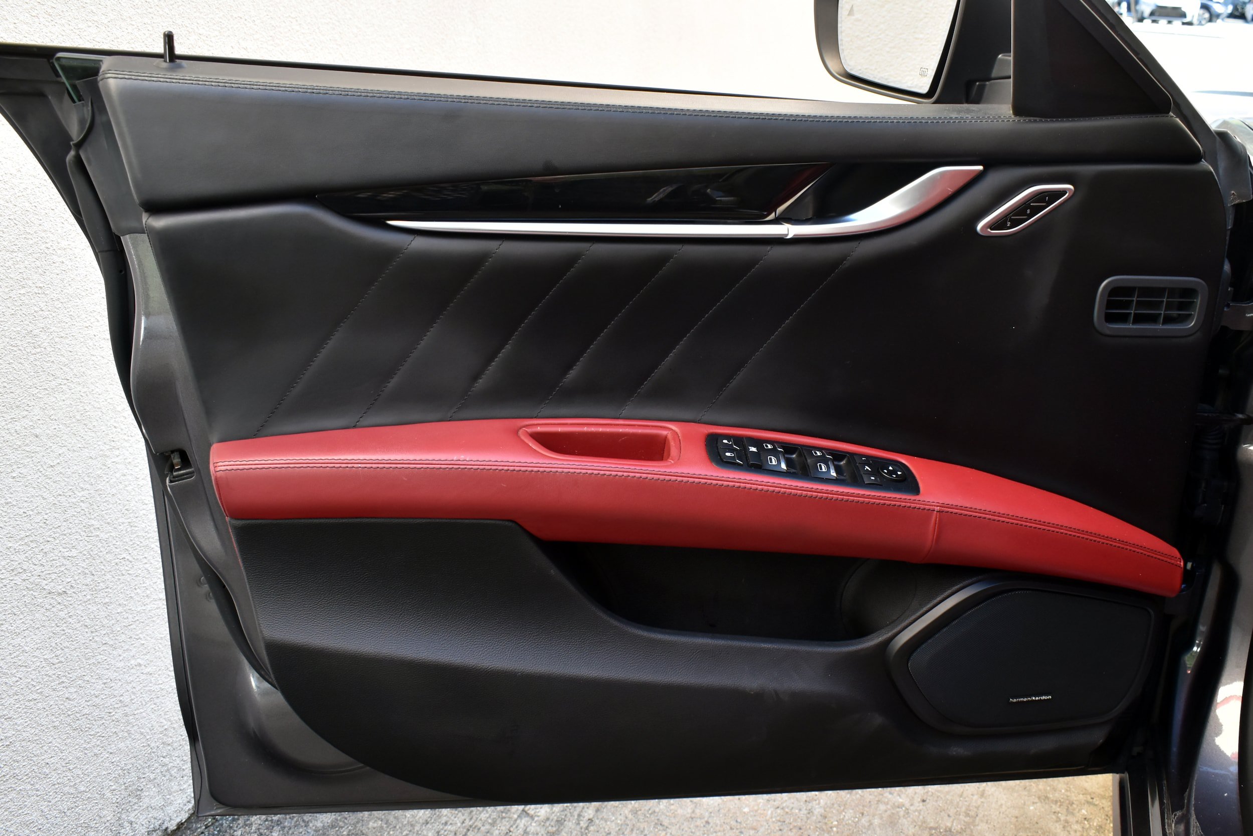 Used 2019 Maserati Ghibli S RWD image 18