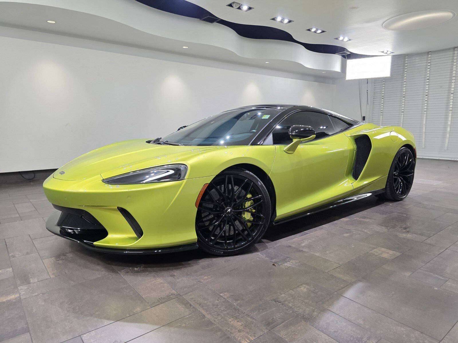 Used 2022 McLaren GT image 1