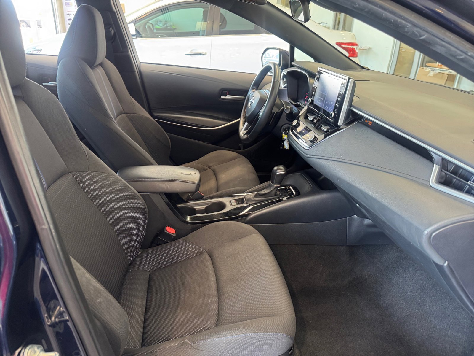 Used 2020 Toyota Corolla SE w/ Carpet Mat Package (TMS) FWD image 19