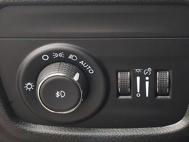 Used 2025 Jeep Grand Cherokee Limited image 26