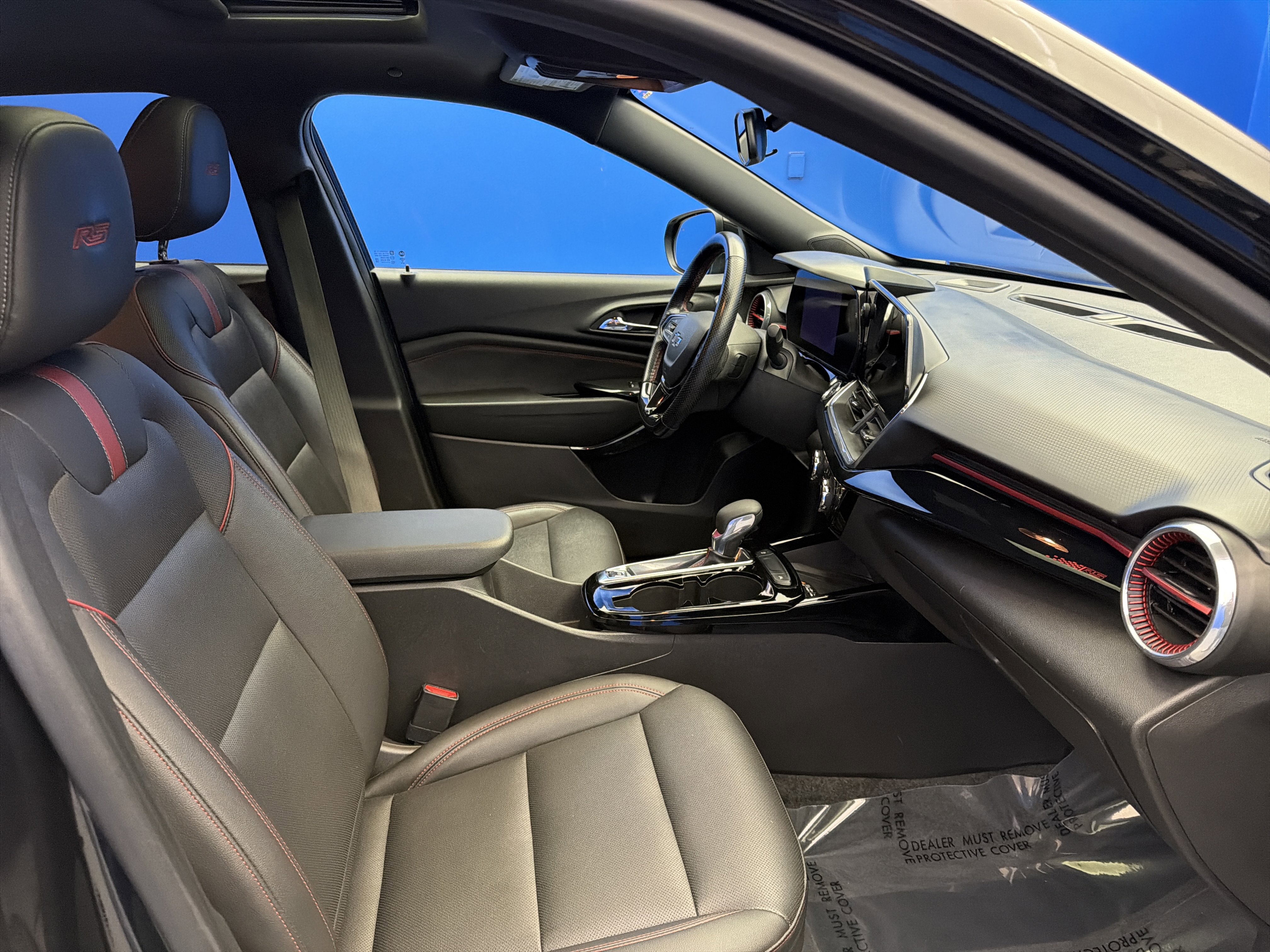 Used 2024 Chevrolet Trax RS w/ Sunroof Package FWD image 23