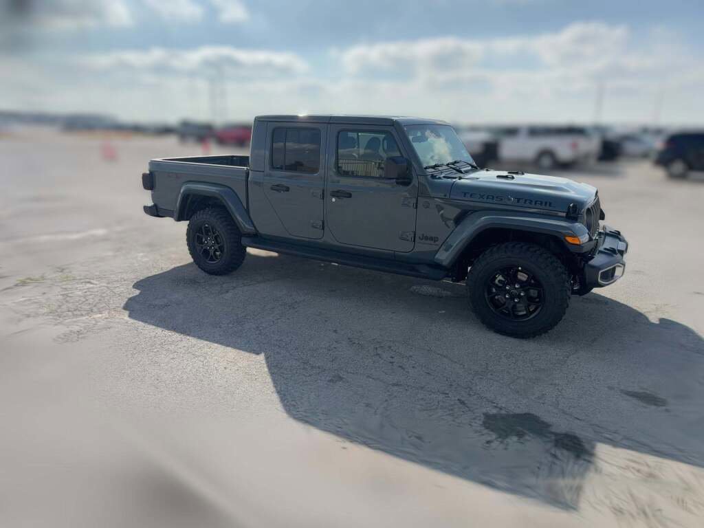 New 2025 Jeep Gladiator Sport image 15