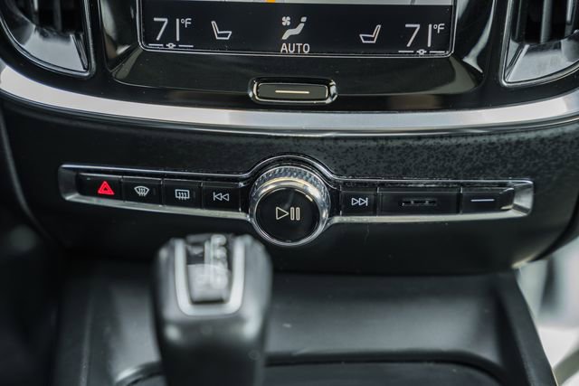 Used 2020 Volvo S60 T6 Momentum image 23