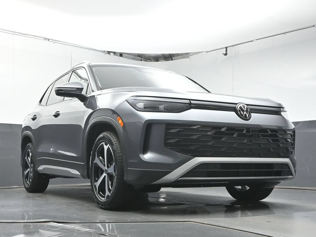 New 2026 Volkswagen Tiguan SE FWD image 30