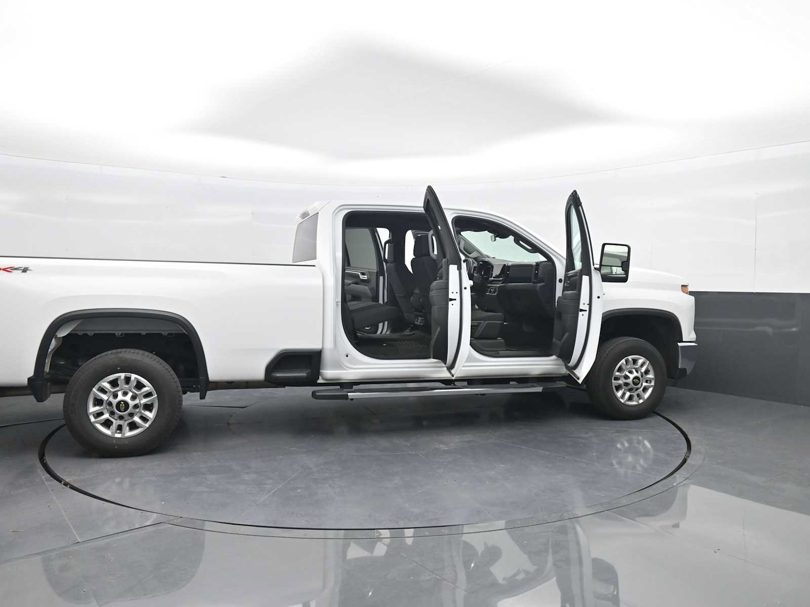 Used 2025 Chevrolet Silverado 2500 LT w/ Convenience Package AWD/4WD image 43