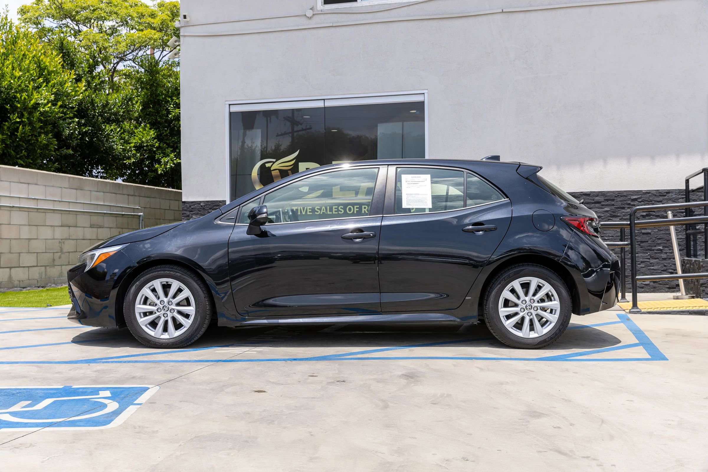 Used 2023 Toyota Corolla SE w/ Blackout Package (TMS) FWD image 9