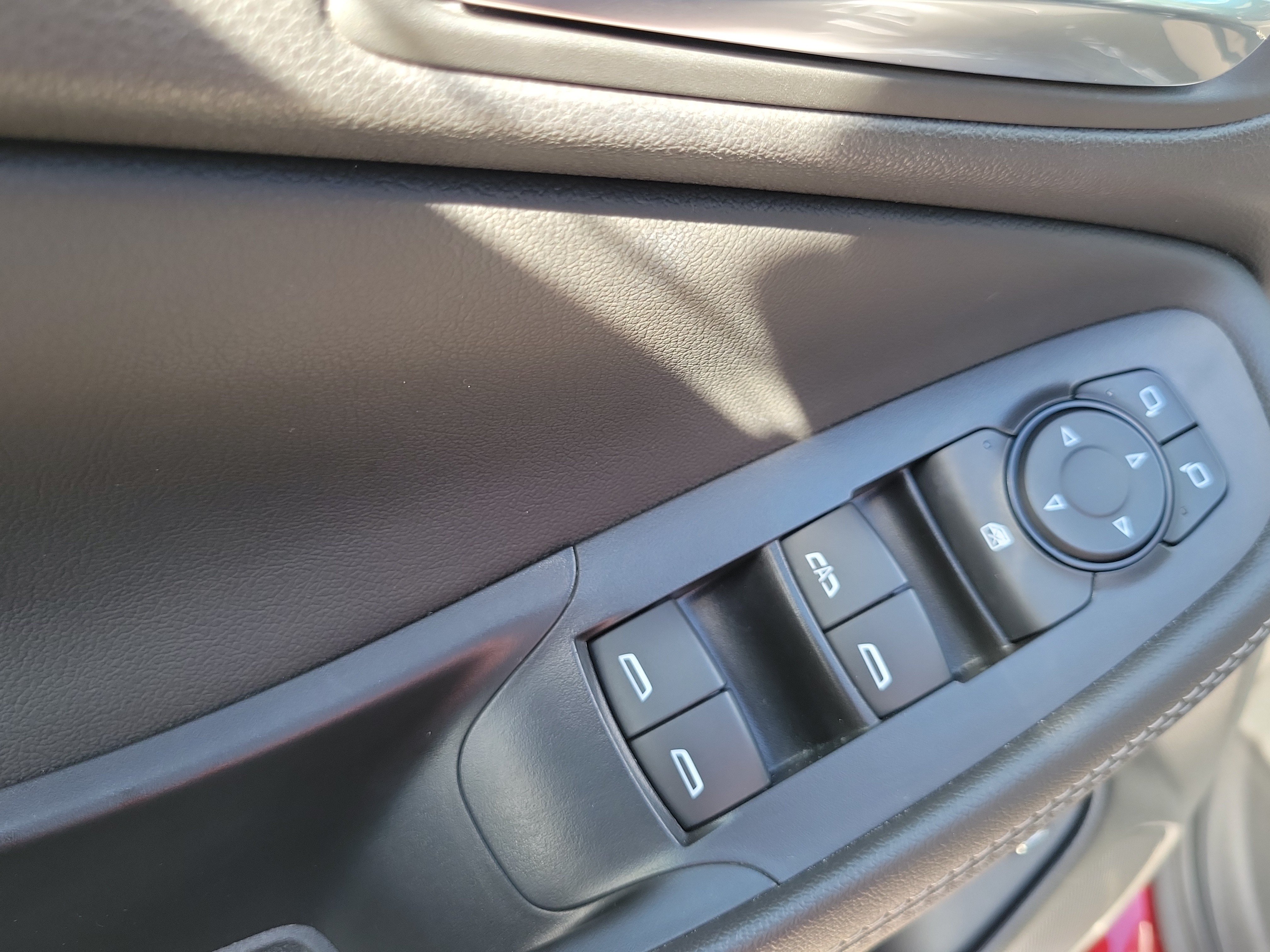 Used 2023 Buick Encore GX Essence w/ Experience Buick Package FWD image 25