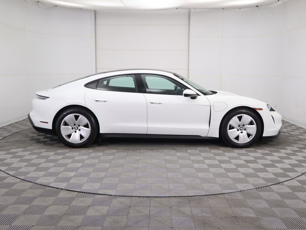 Used 2021 Porsche Taycan image 4