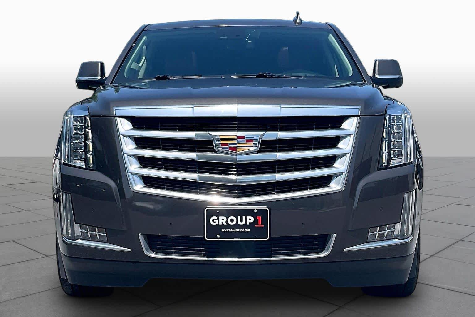 Used 2020 Cadillac Escalade Premium Luxury AWD/4WD image 3