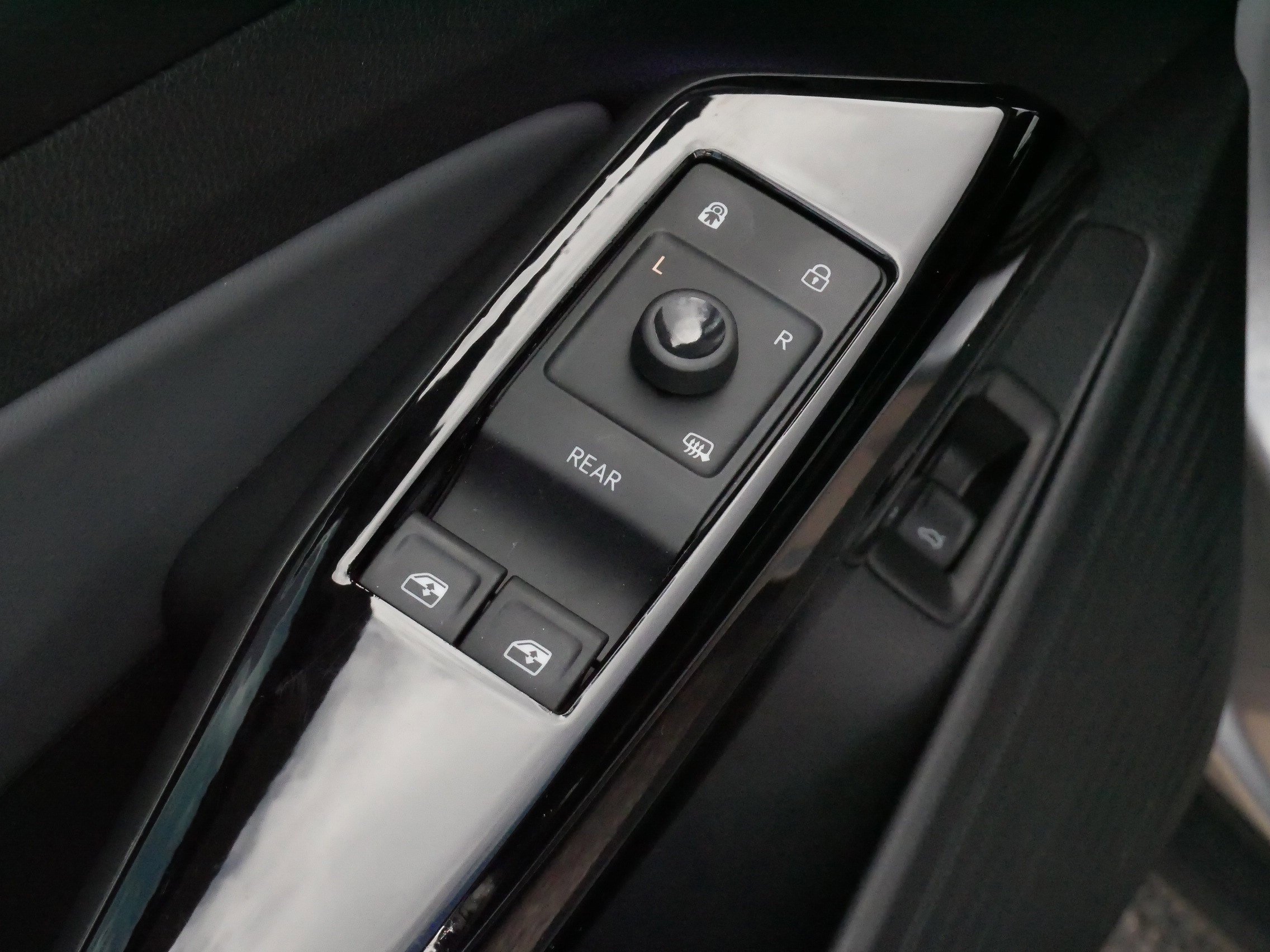 Used 2023 Volkswagen ID.4 Pro S image 19