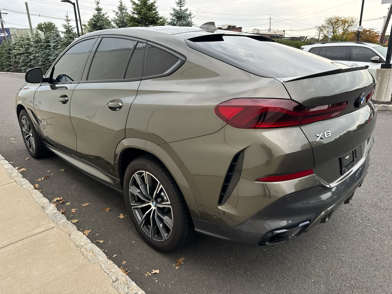 Used 2022 BMW X6 xDrive40i w/ Executive Package AWD/4WD image 8