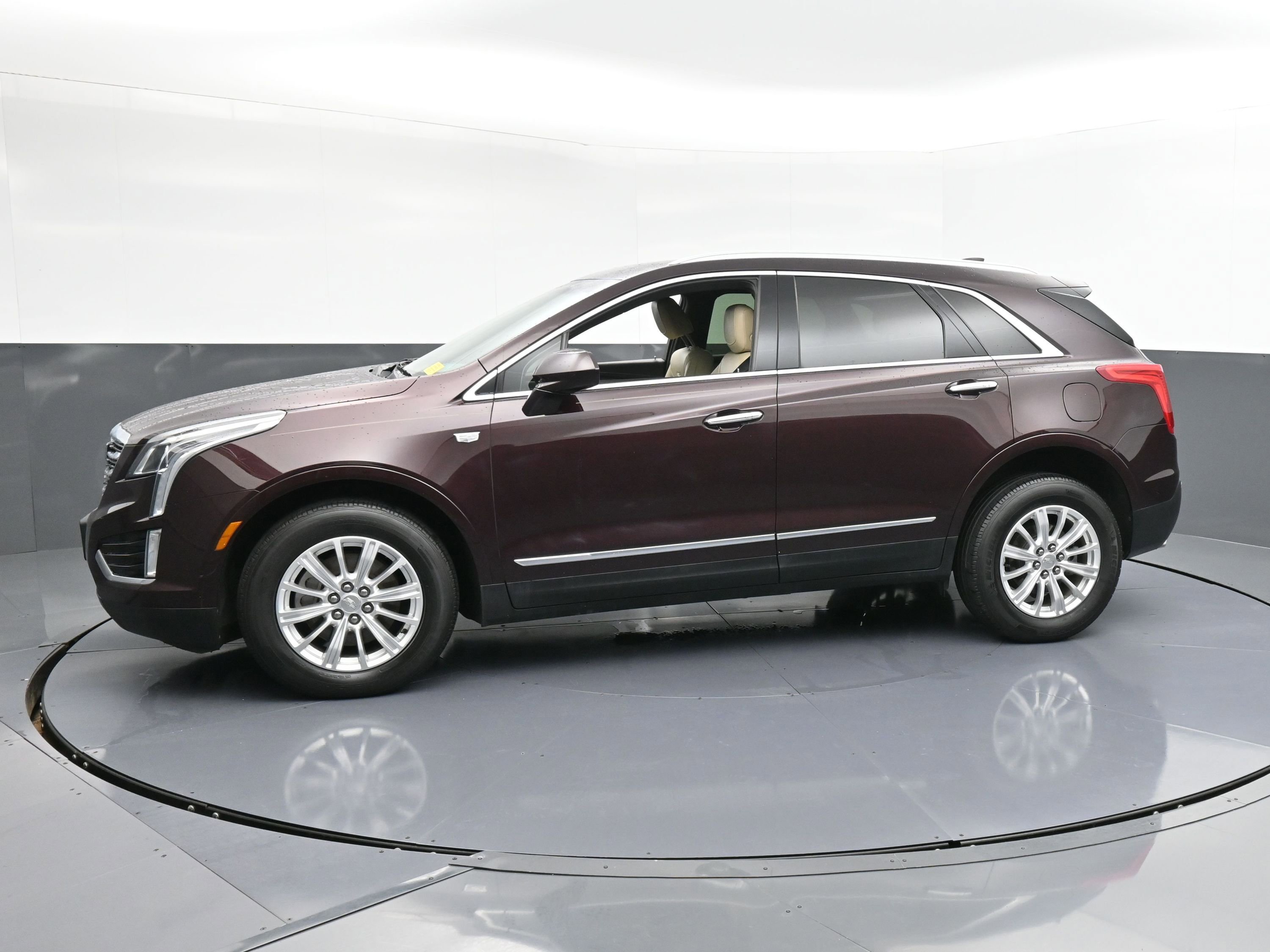Used 2018 Cadillac XT5 FWD image 5