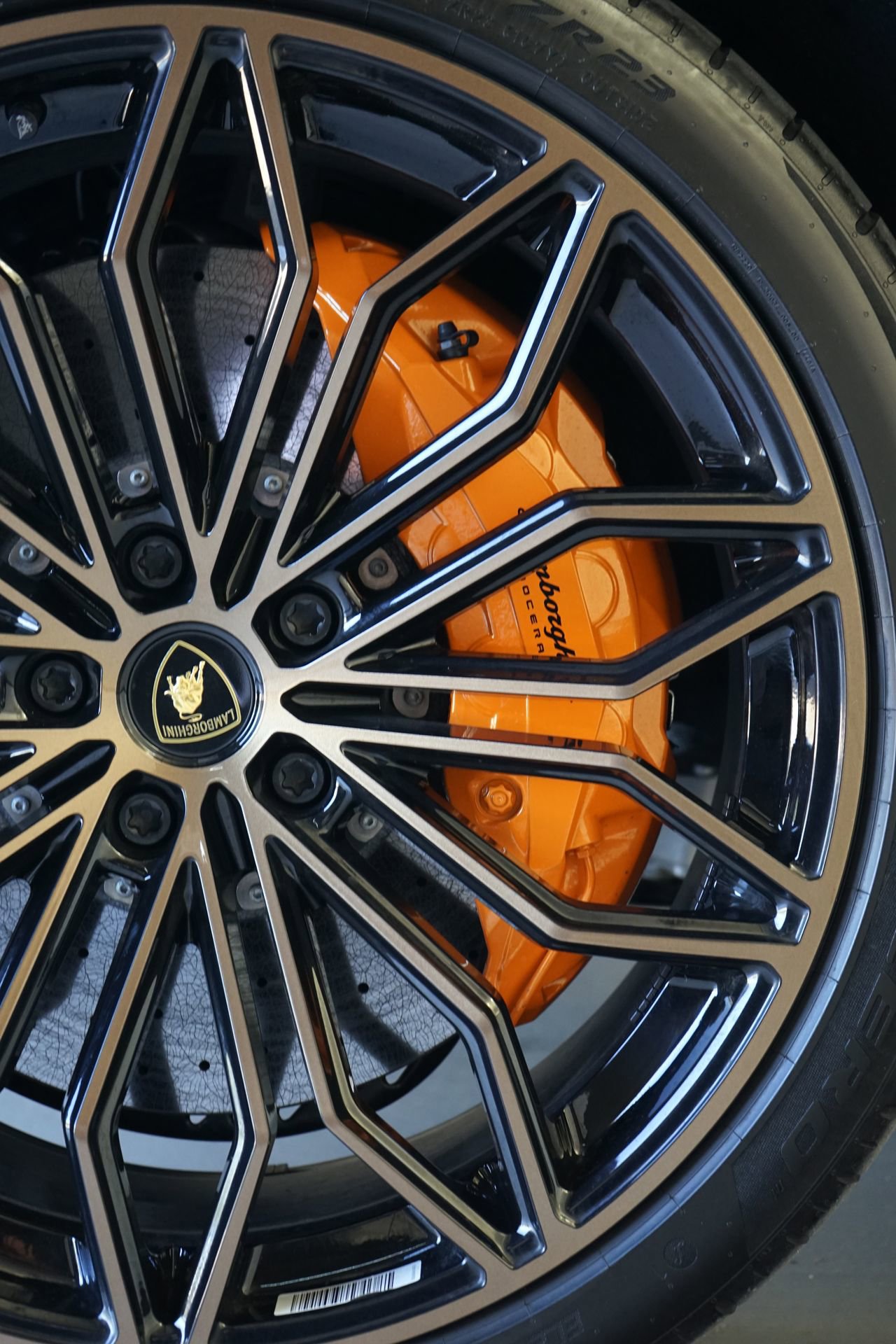 Used 2025 Lamborghini Urus SE image 37