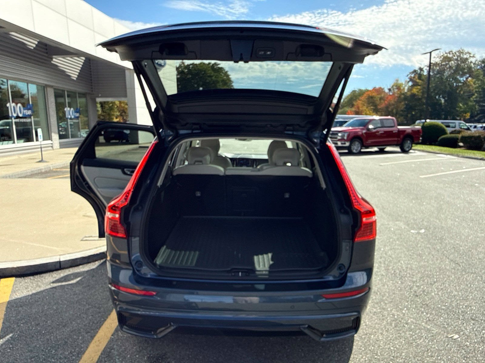 Used 2024 Volvo XC60 B5 Core w/ Climate Package AWD/4WD image 19