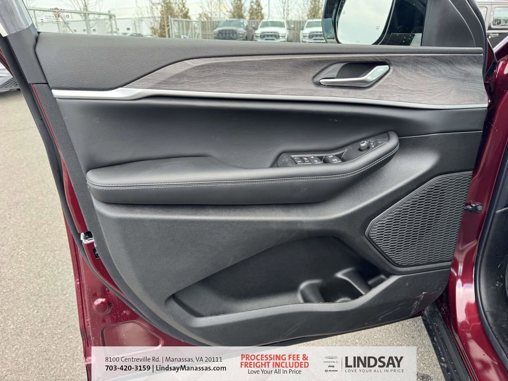 New 2026 Jeep Grand Cherokee Altitude AWD/4WD image 15