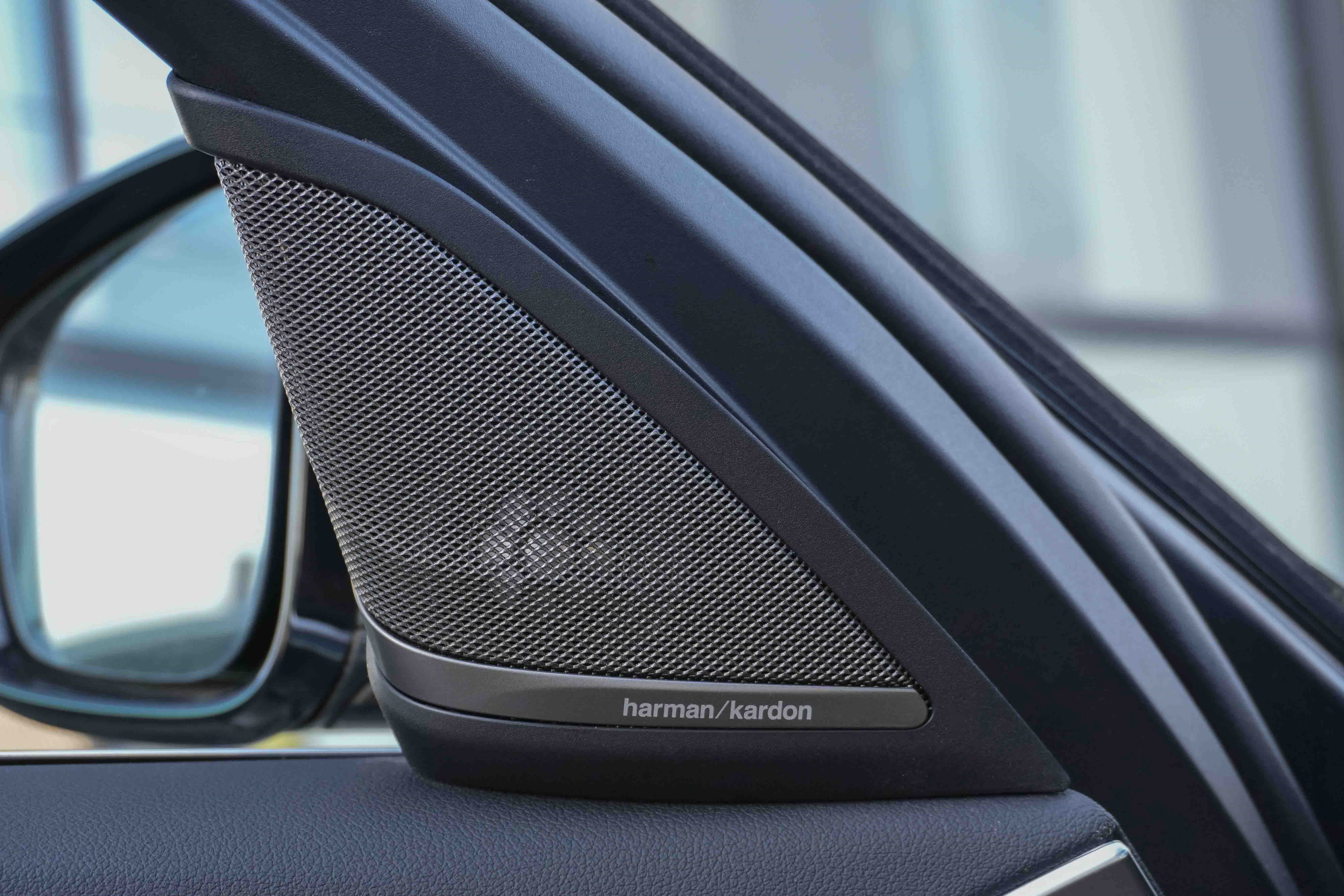 Used 2023 BMW 530e w/ Premium Package image 28