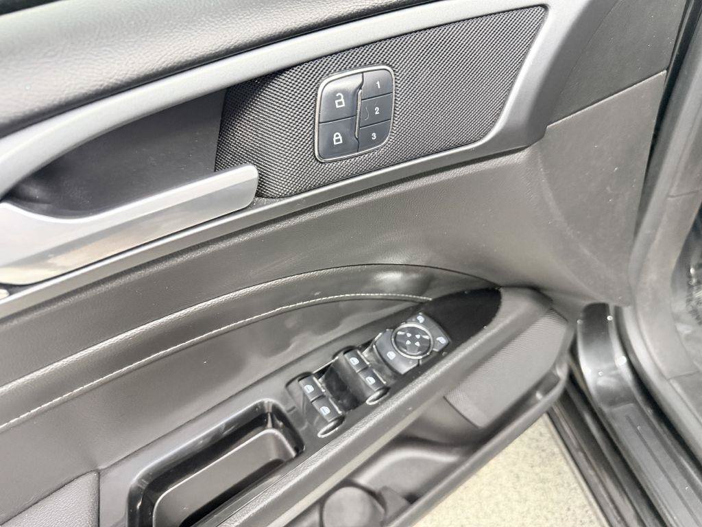 Used 2015 Ford Fusion Titanium FWD image 24