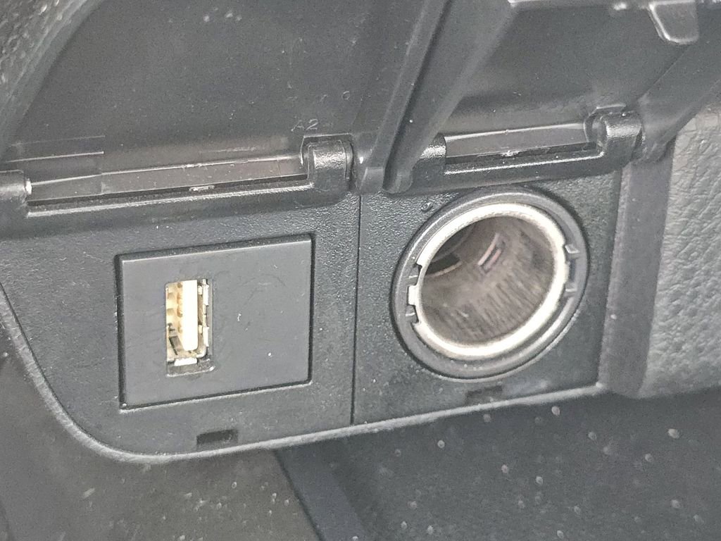 Used 2021 Toyota Camry SE image 4