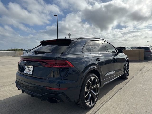 Used 2024 Audi RS Q8 w/ Black Optic Package image 3