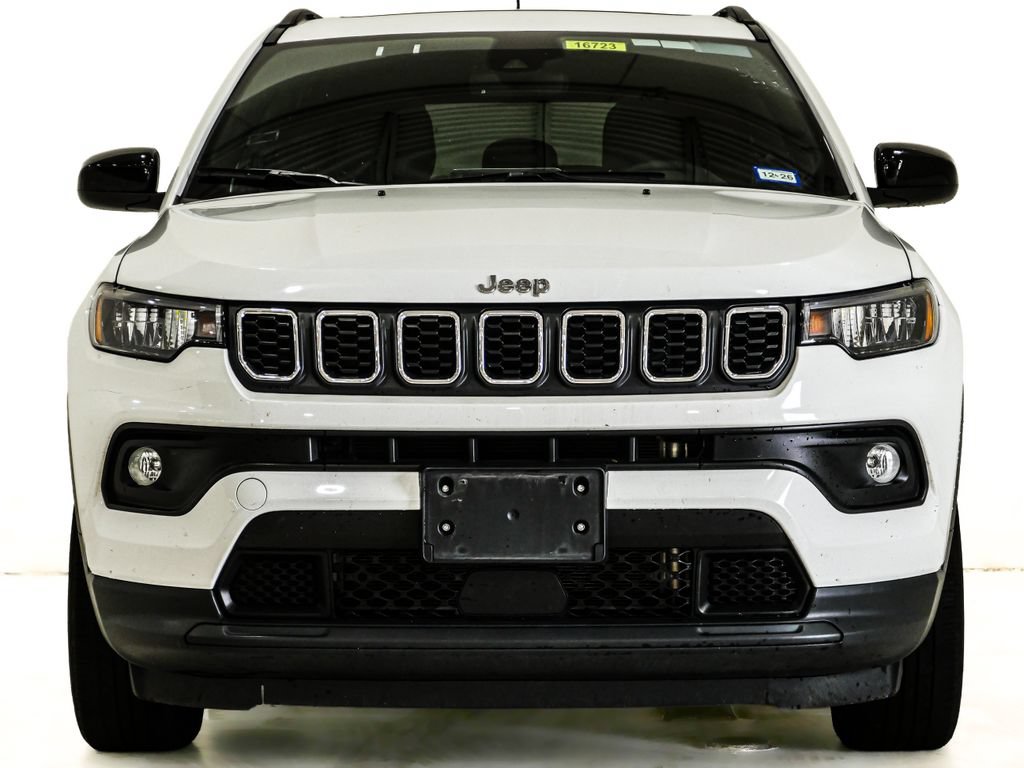 Used 2025 Jeep Compass Latitude w/ Sun & Sound Group AWD/4WD image 2