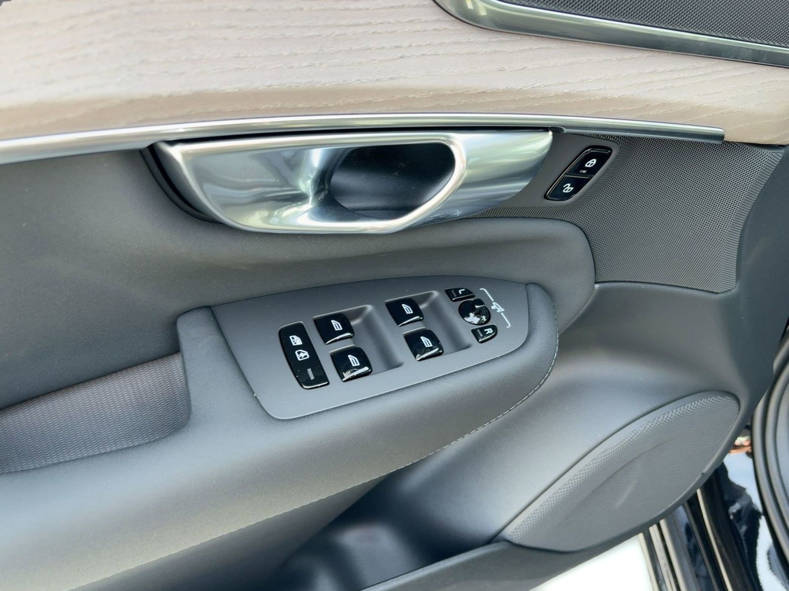 New 2026 Volvo XC90 T8 Plus w/ Protection Package image 12