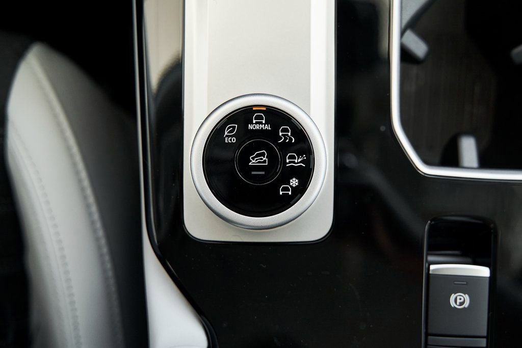 Used 2025 Mitsubishi Outlander SE FWD image 44