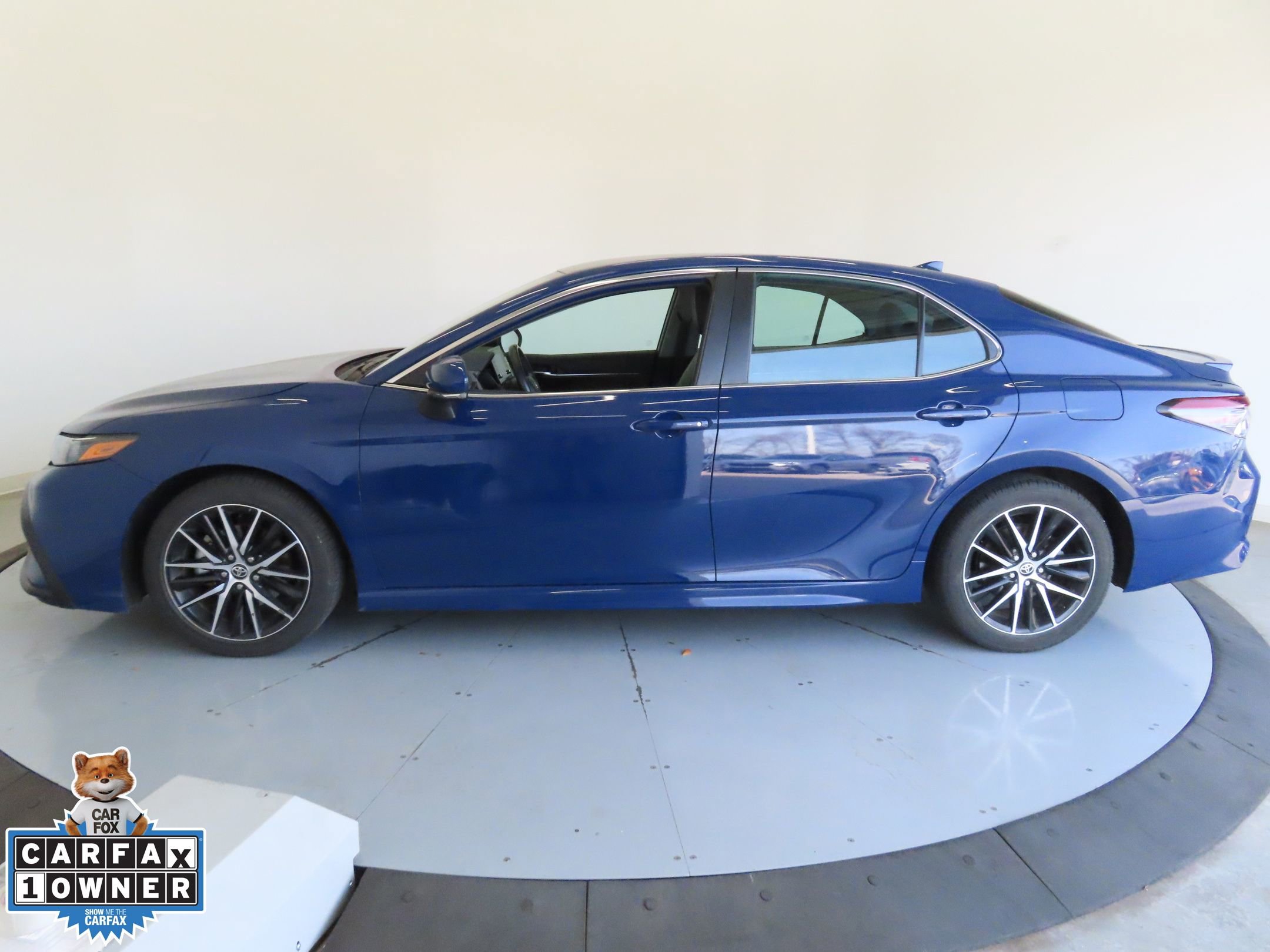 Used 2024 Toyota Camry SE image 8
