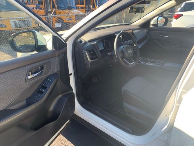 Used 2023 Nissan Rogue SV image 12