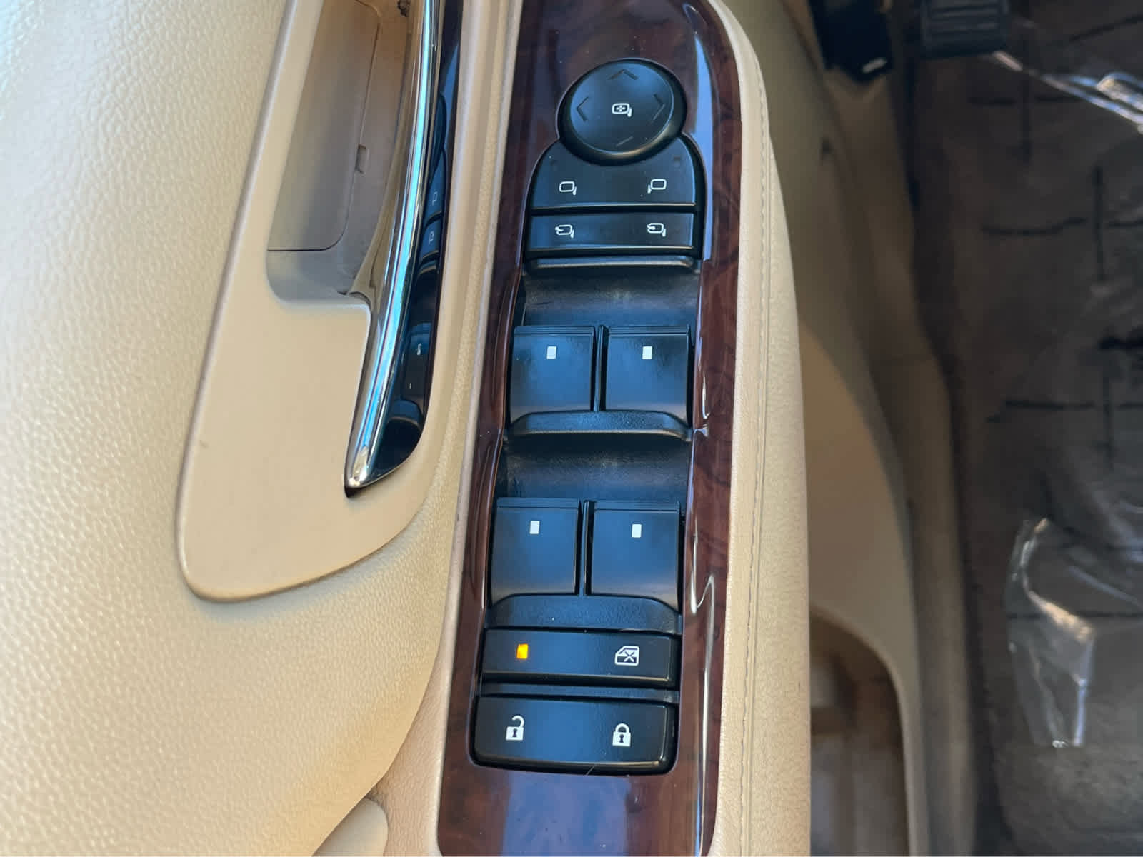 Used 2014 Cadillac Escalade Premium image 17