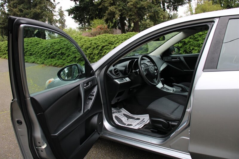 Used 2010 MAZDA MAZDA3 i Touring FWD image 5