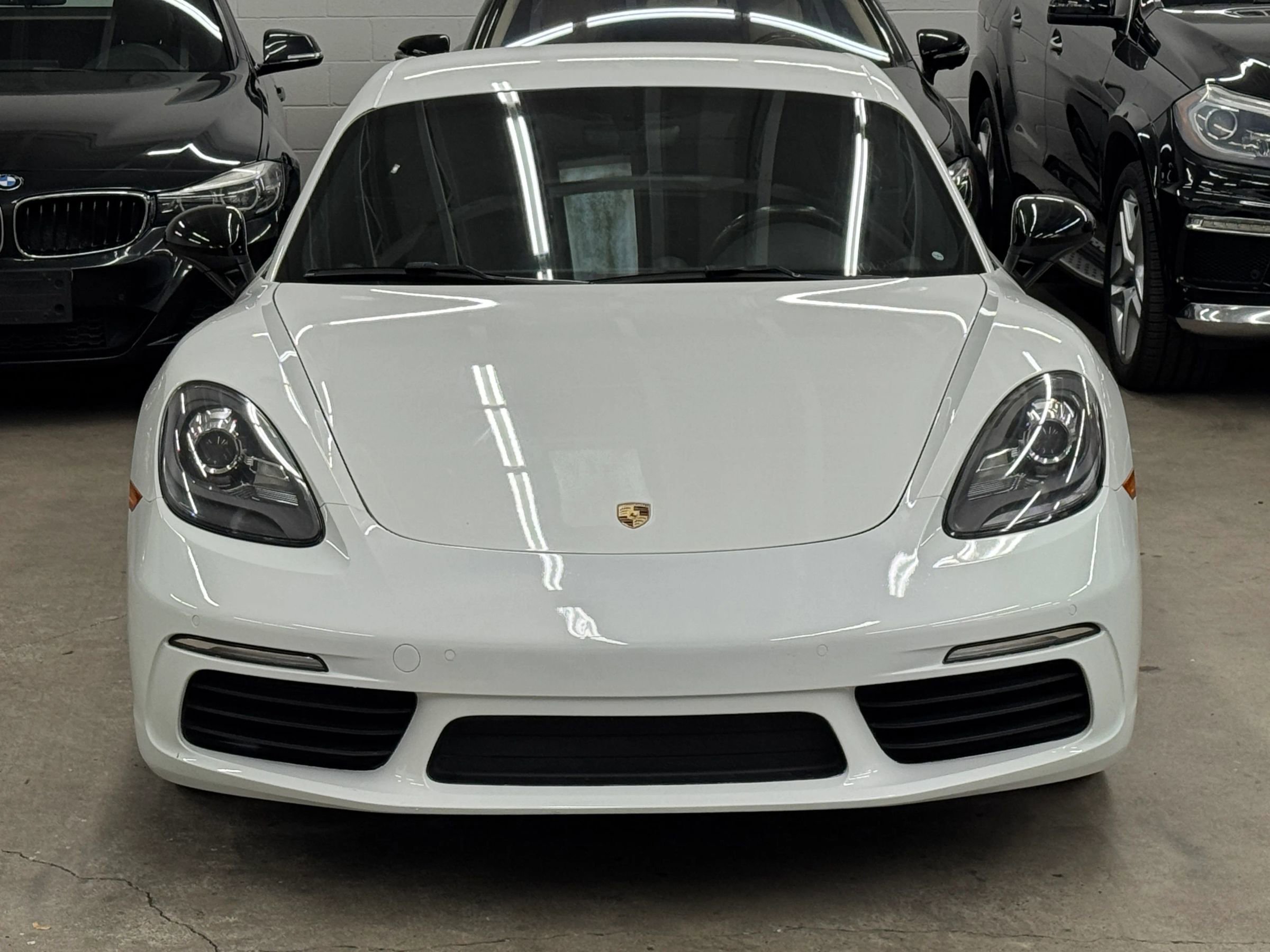 Used 2018 Porsche 718 Cayman RWD image 3