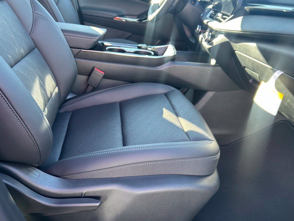New 2027 Chevrolet Equinox LT w/ Convenience Package II AWD/4WD image 19