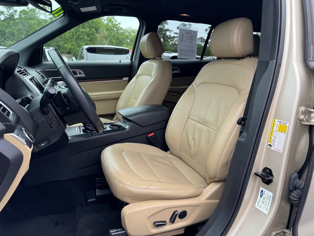 Used 2017 Ford Explorer Limited w/ Equipment Group 301A FWD image 18