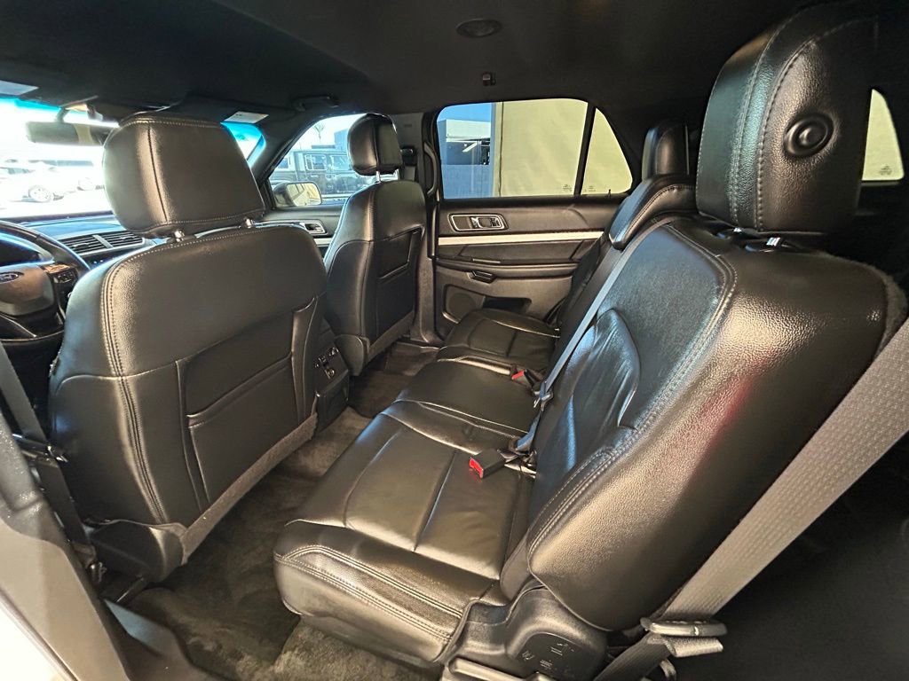 Used 2017 Ford Explorer XLT w/ Equipment Group 202A image 23