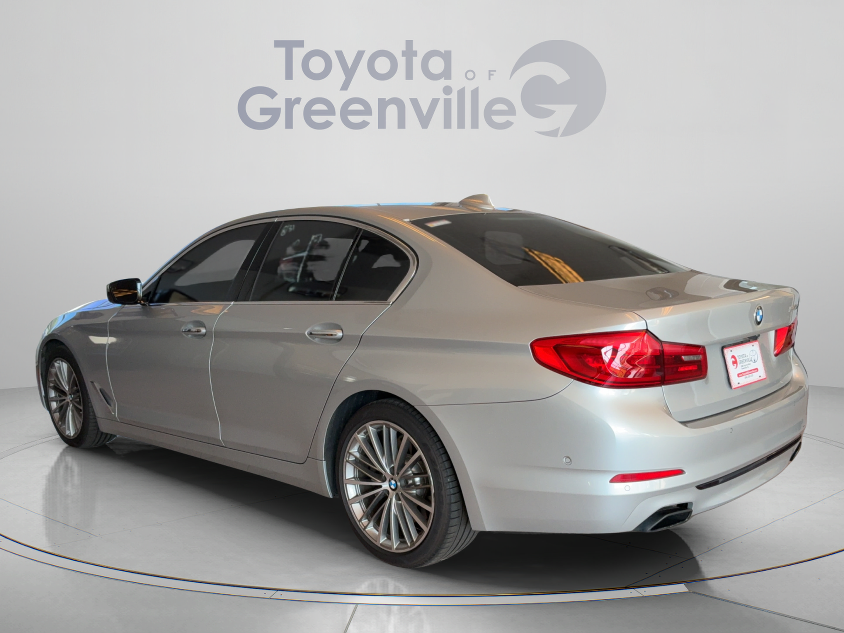 Used 2017 BMW 540i RWD image 4