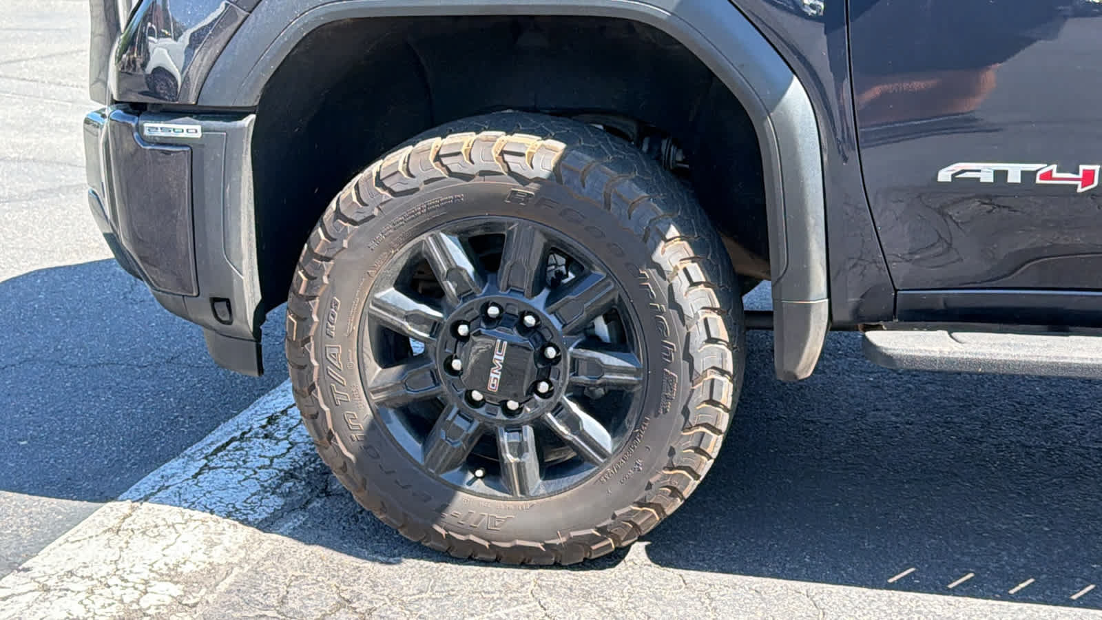 Used 2024 GMC Sierra 2500 AT4 w/ AT4 Premium Plus Package AWD/4WD image 9