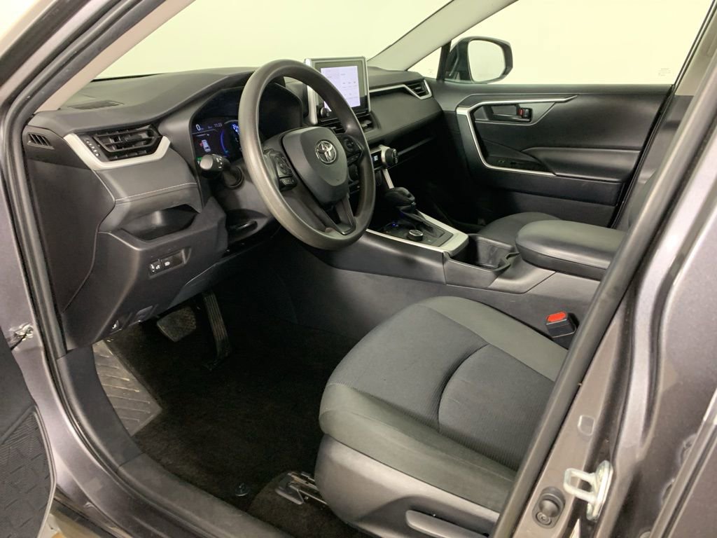 Used 2024 Toyota RAV4 LE image 29