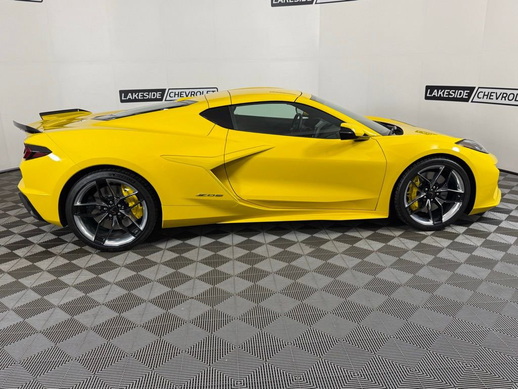 Used 2026 Chevrolet Corvette Z06 w/ Chrome Exterior Badge Package image 9
