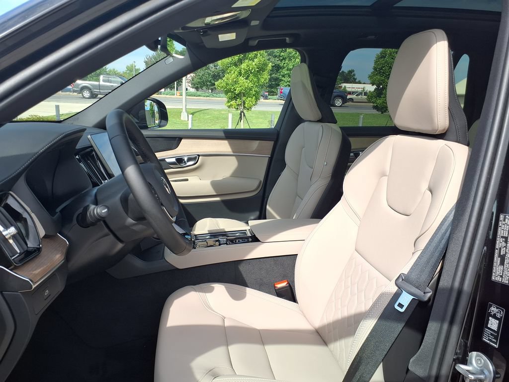 New 2026 Volvo XC90 B5 Plus w/ Protection Package Premier AWD/4WD image 10