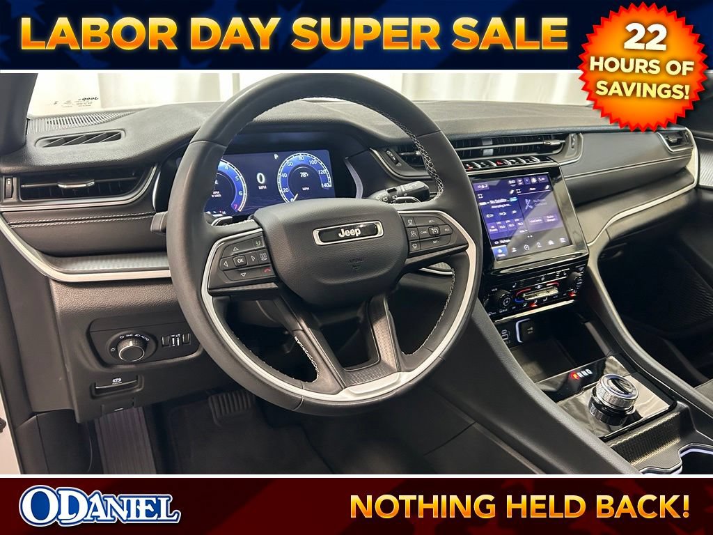 Used 2024 Jeep Grand Cherokee L Altitude AWD/4WD image 3