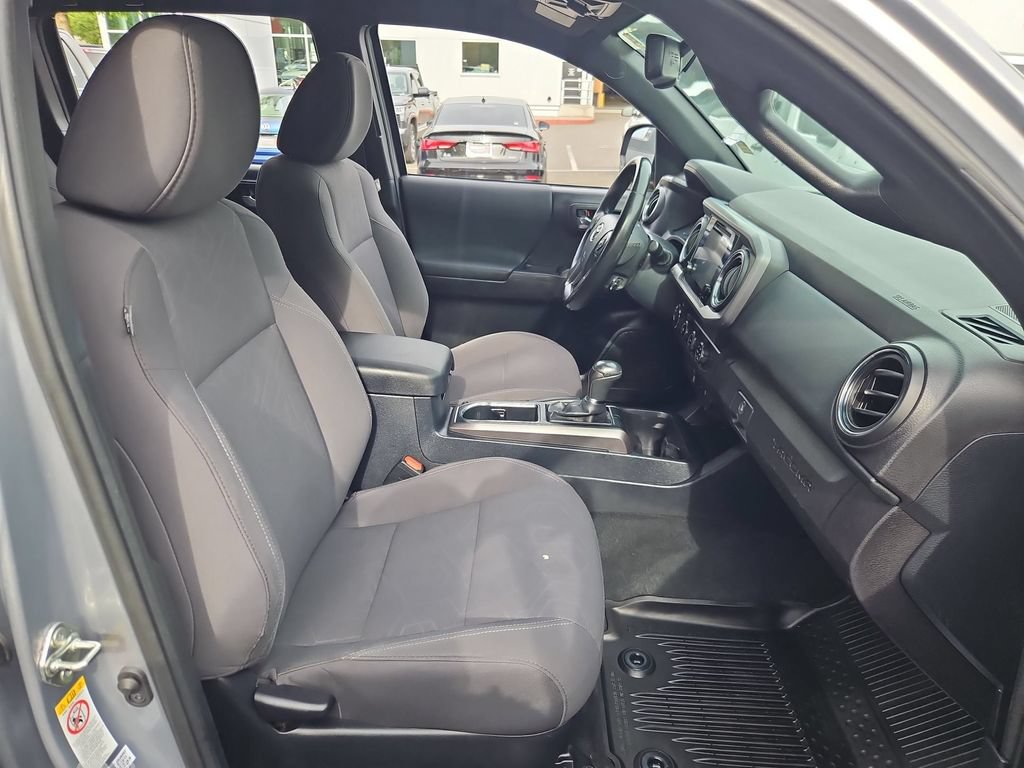 Used 2019 Toyota Tacoma TRD Off-Road AWD/4WD image 16