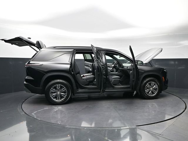 Used 2025 Chevrolet Traverse LT image 38