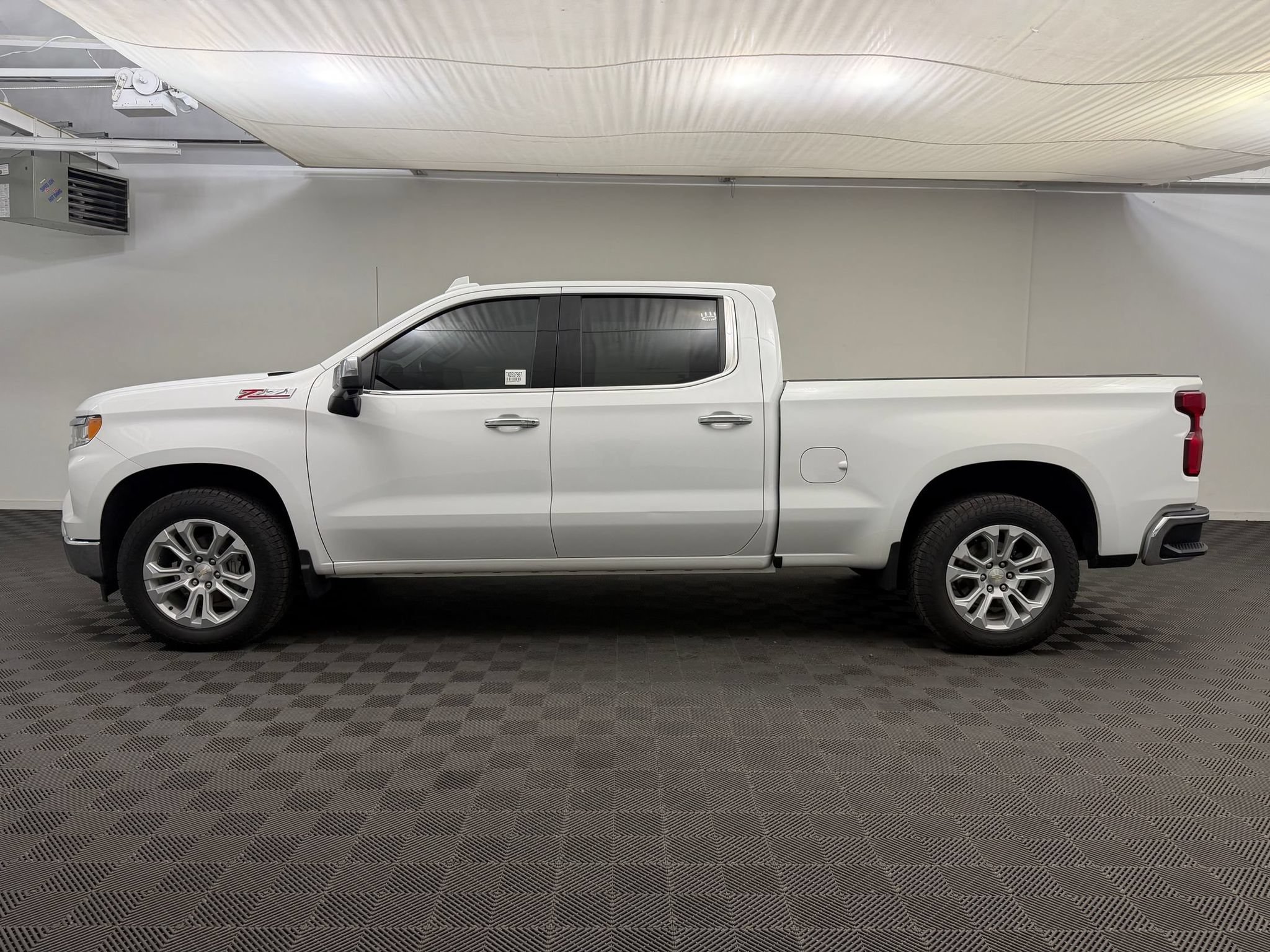 Used 2022 Chevrolet Silverado 1500 LTZ w/ LTZ Convenience Package II AWD/4WD image 2