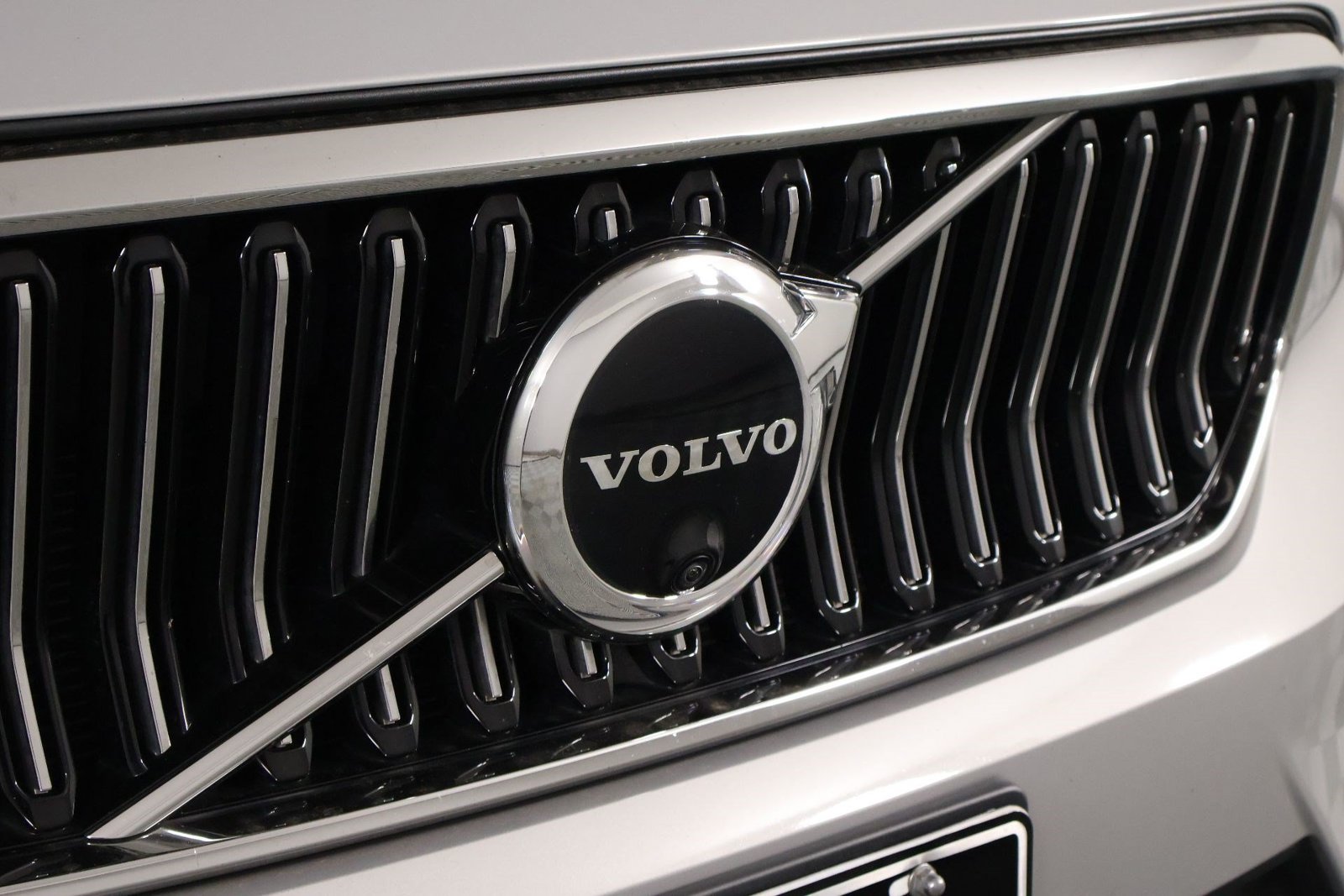 Certified 2023 Volvo XC40 B5 Ultimate w/ Protection Package Premier AWD/4WD image 27