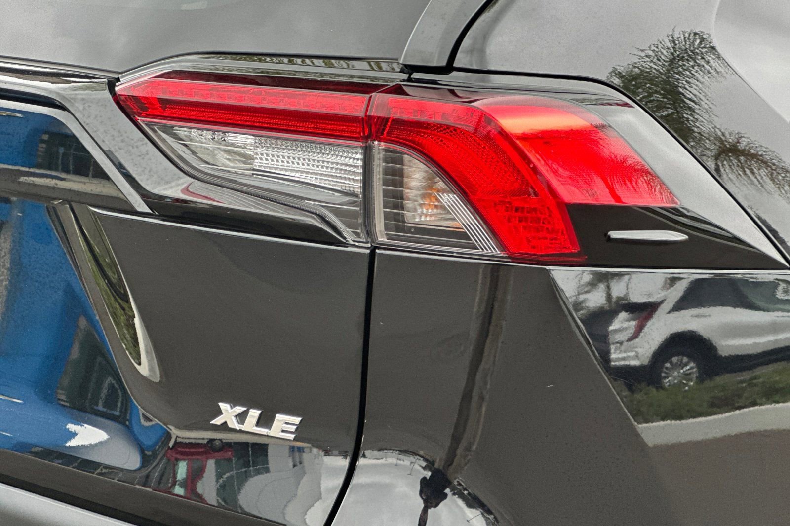Used 2025 Toyota RAV4 XLE FWD image 37
