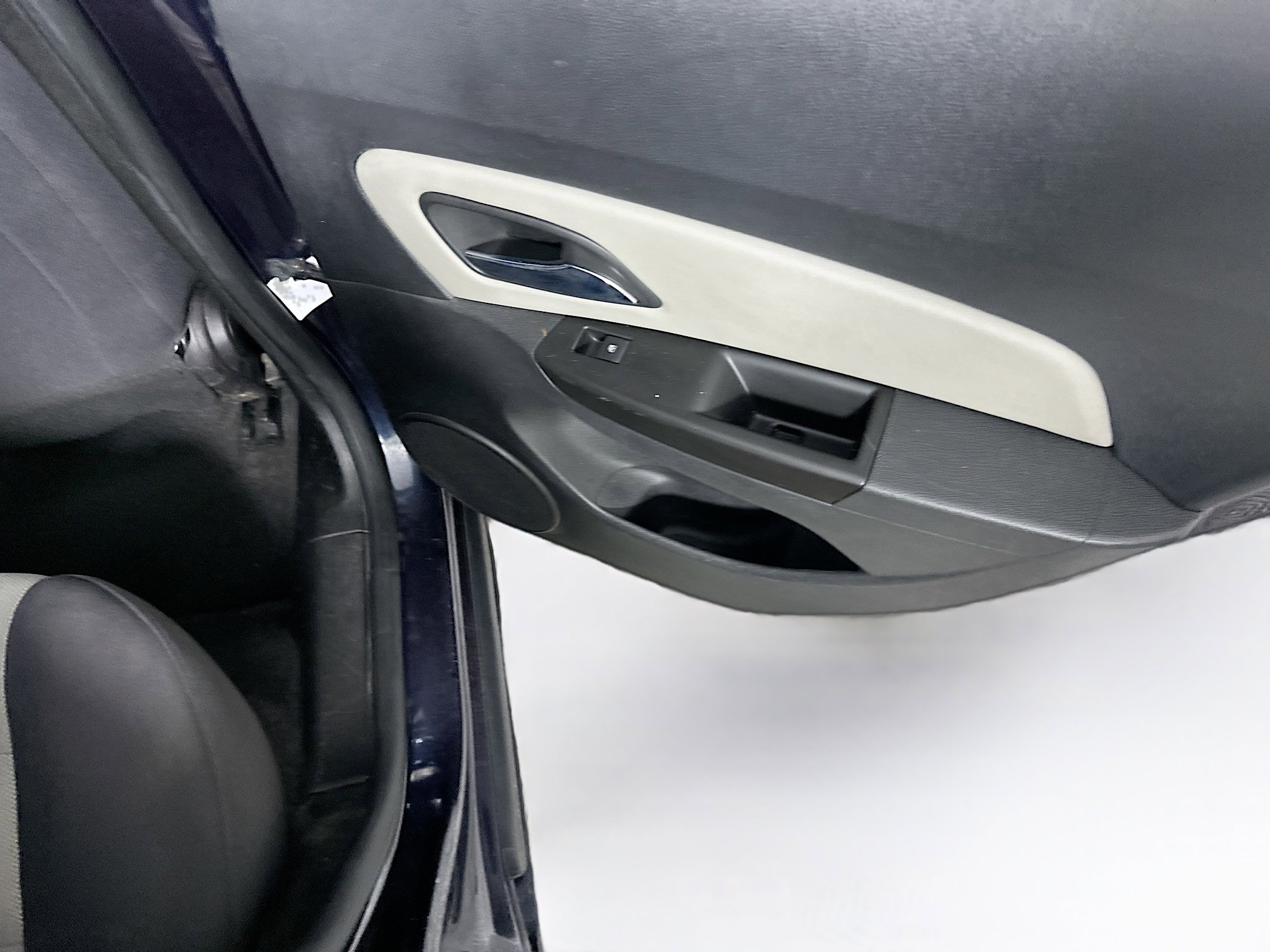 Used 2014 Chevrolet Cruze LS image 27