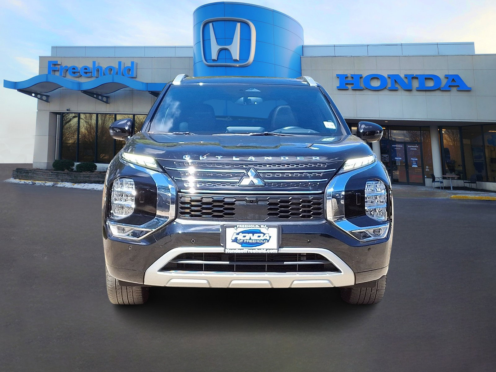 Used 2022 Mitsubishi Outlander SEL image 2