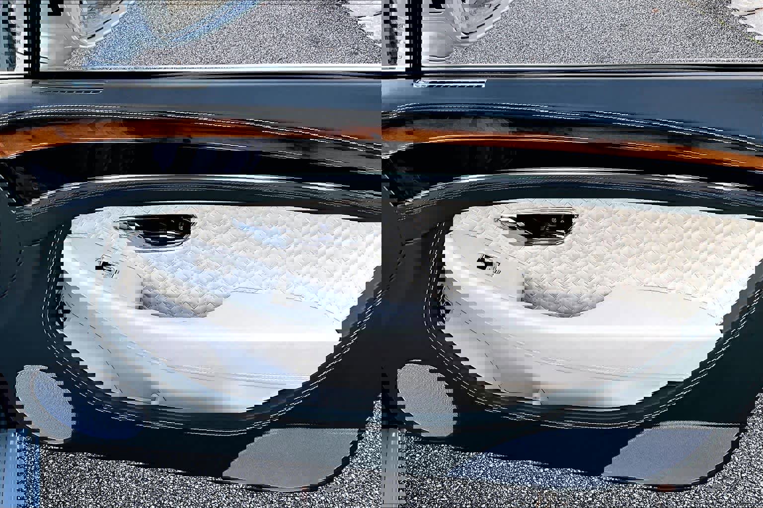 Used 2023 Bentley Continental GT Azure image 19