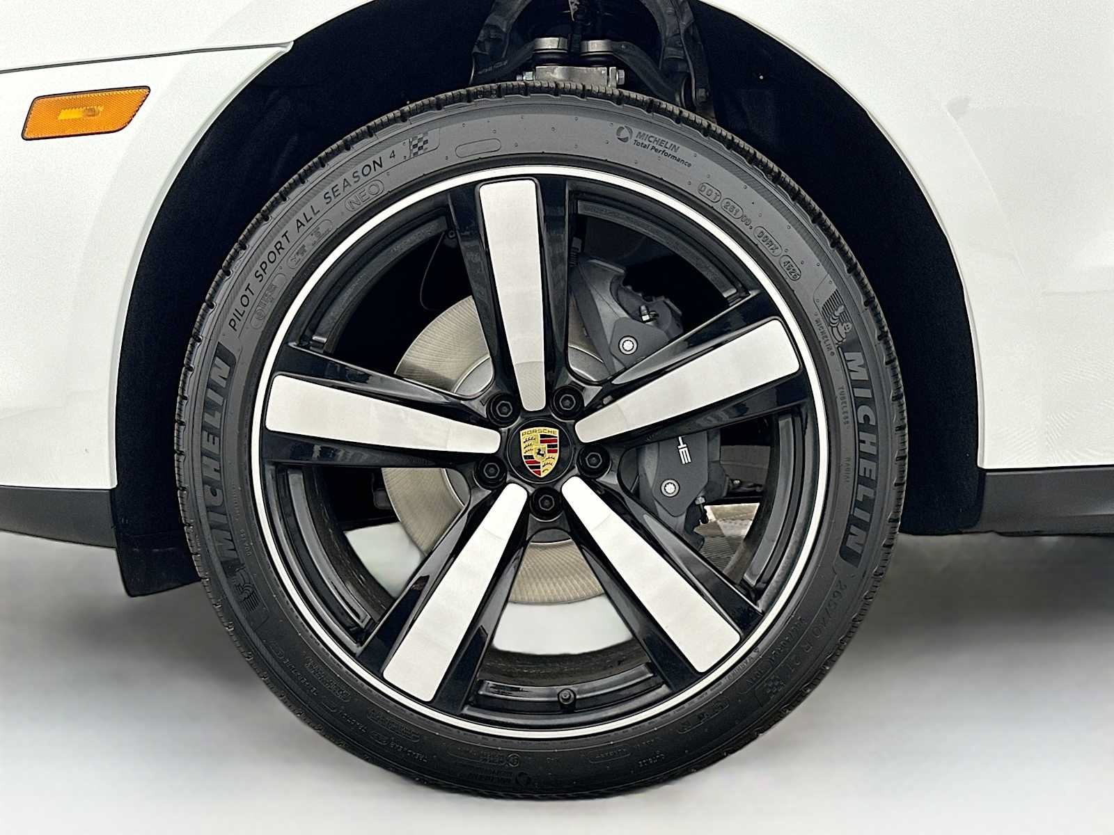 New 2026 Porsche Macan Turbo AWD/4WD image 32
